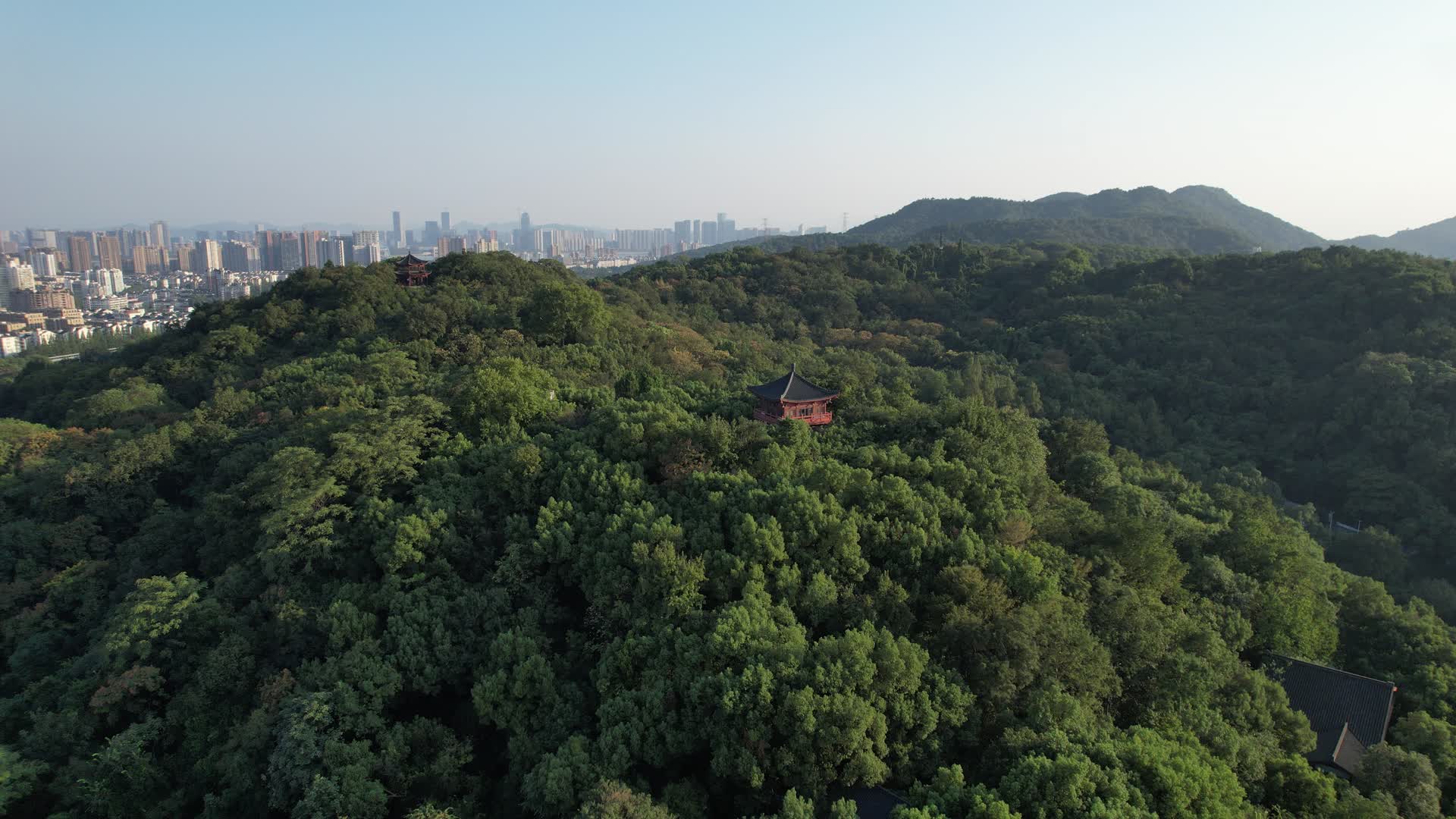 杭州吴山景区江湖汇观4K航拍风景视频视频的预览图