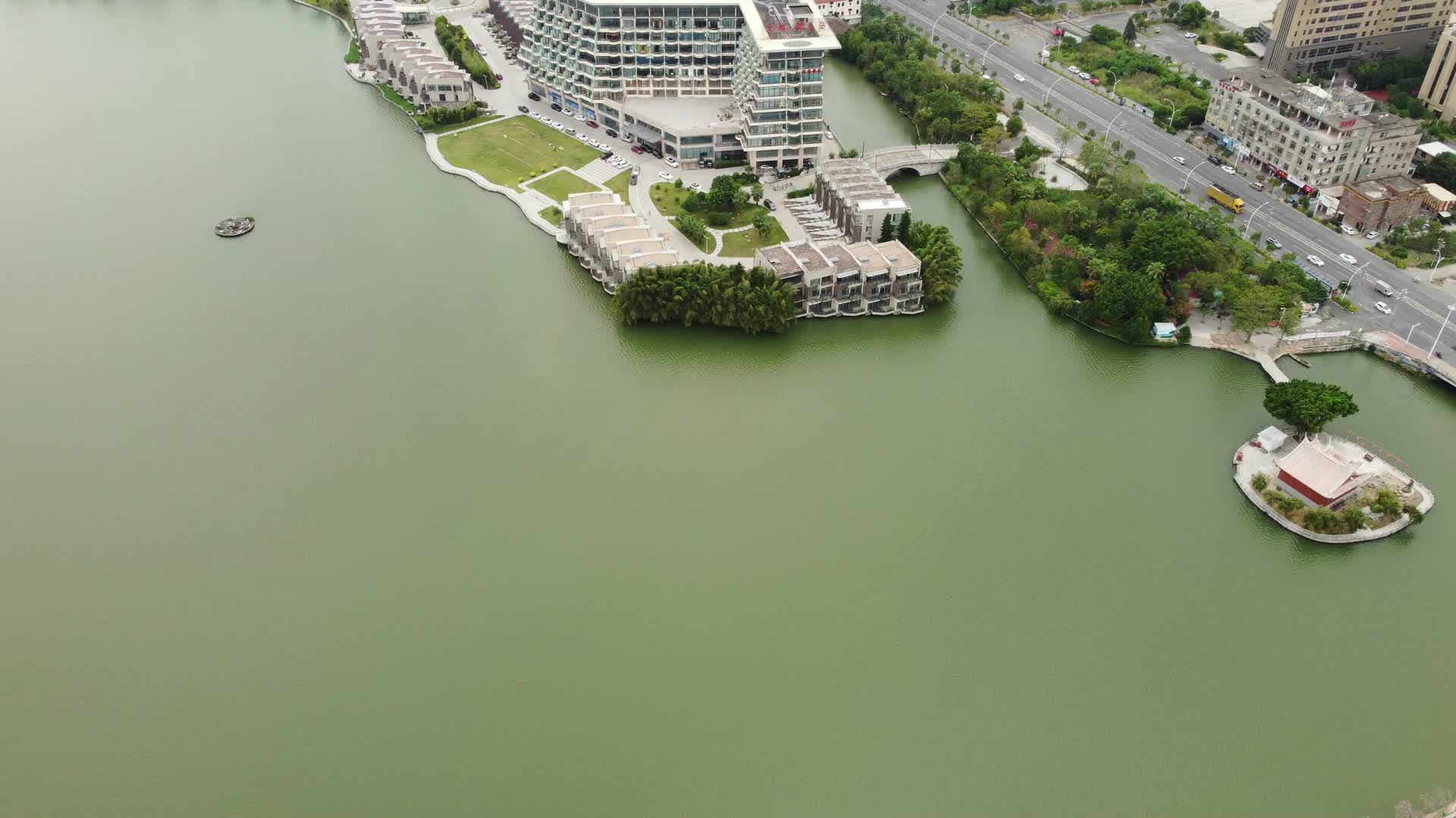 航拍莆田白塘湖公园广场4K实拍视频视频的预览图