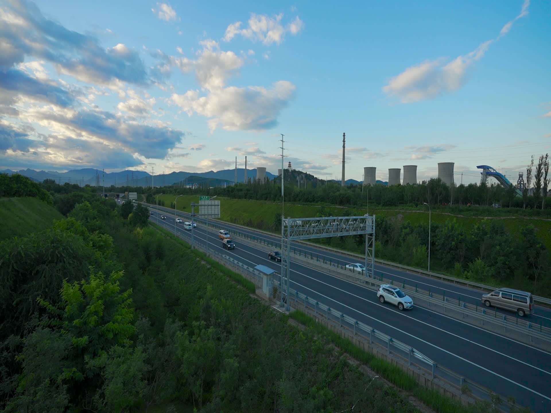 城市高速路视频的预览图