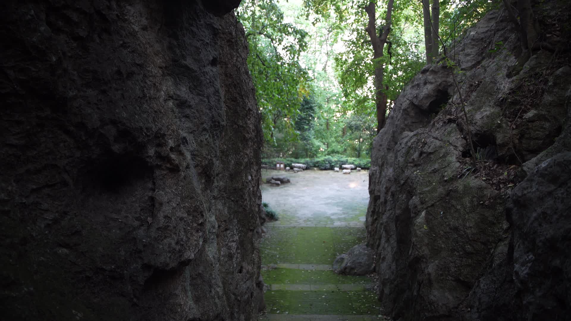 杭州吴山景区瑞石山摩崖石刻群4K视频视频的预览图