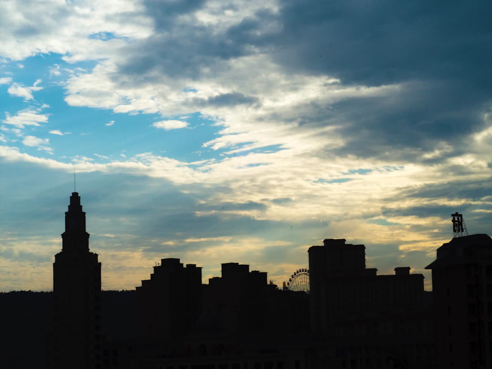 城市日出建筑剪影风光延时摄影视频的预览图