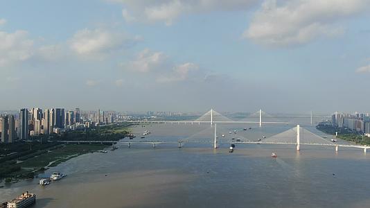 湖北武汉长江二桥风光4K航拍视频的预览图