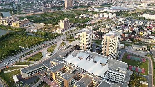 航拍莆田涵江医院大楼4K实拍视频视频的预览图