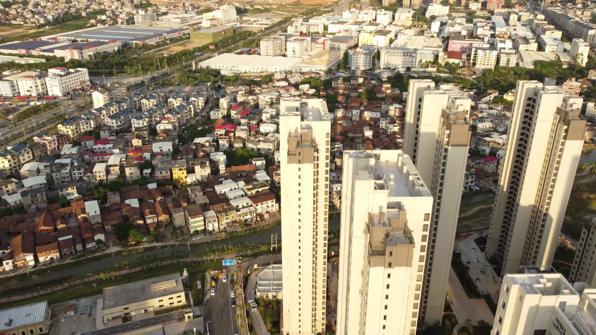航拍莆田市保利城小区4K实拍视频视频的预览图