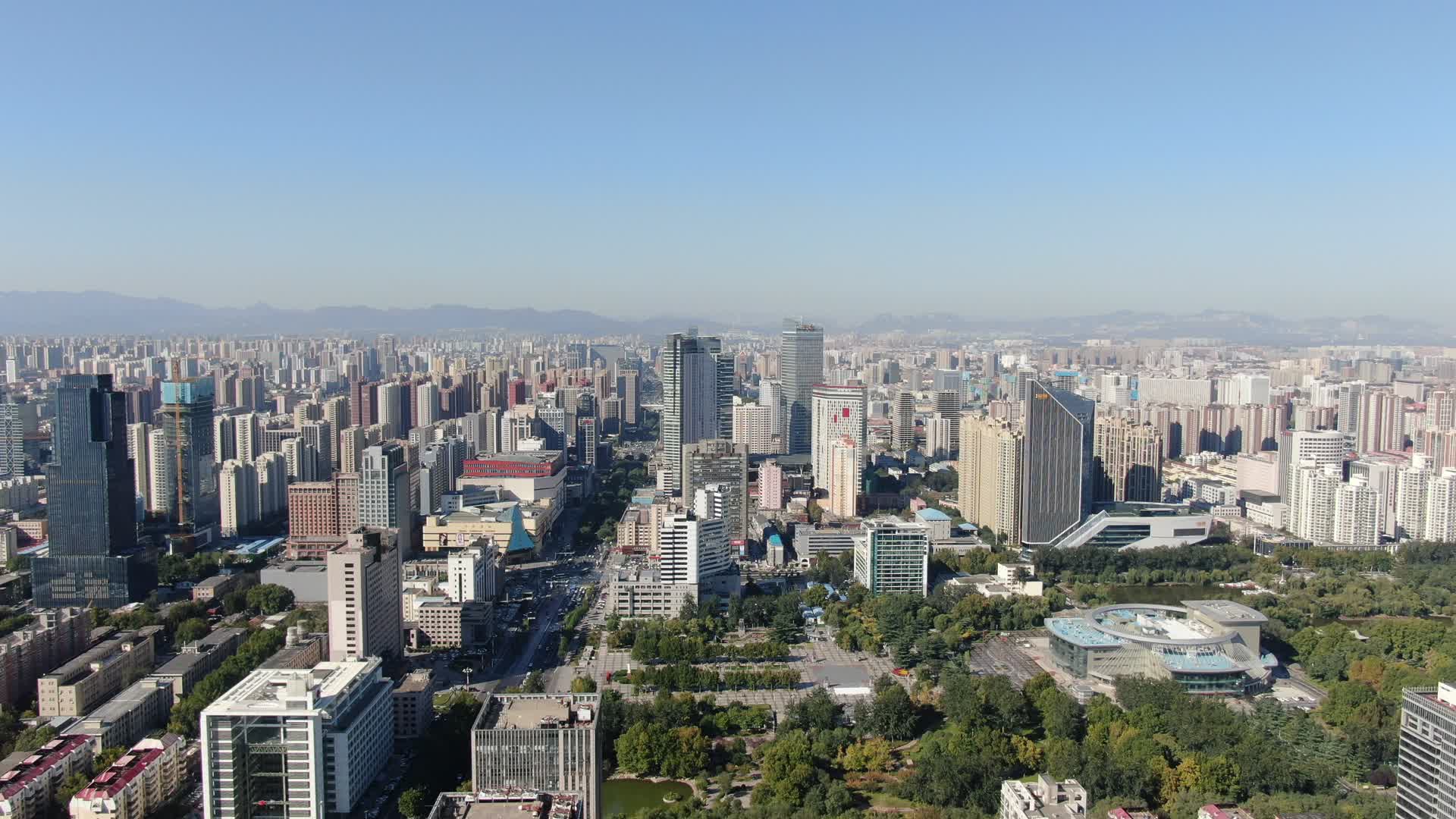 河北石家庄城市高楼建筑天际线航拍视频的预览图