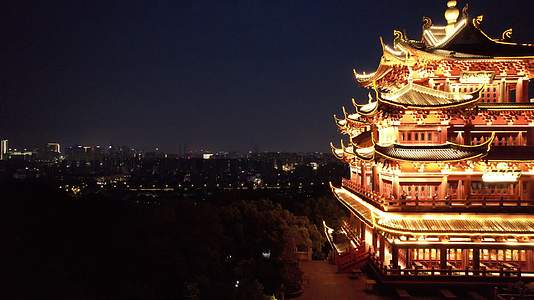 杭州吴山景区城隍阁景区航拍夜景4K风景视频视频的预览图