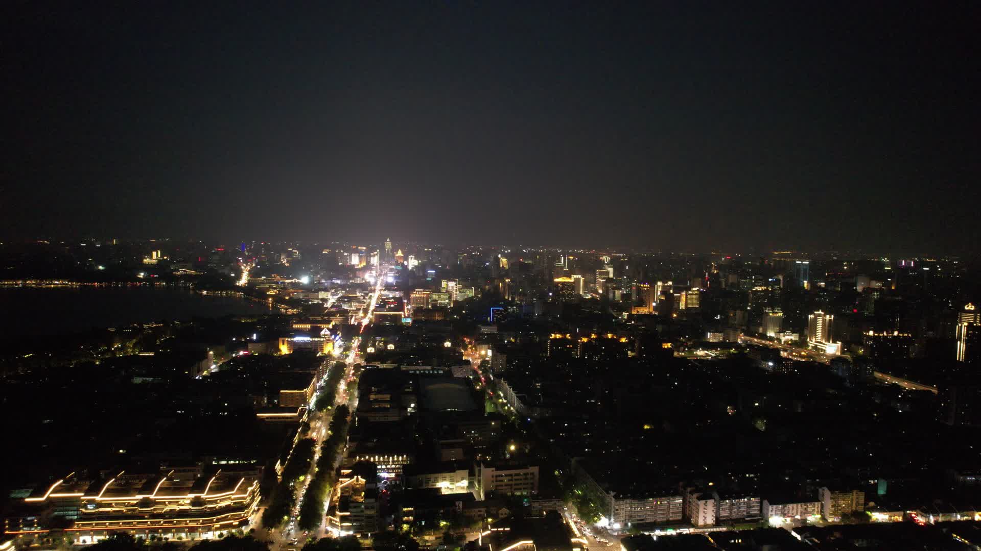 杭州吴山景区城隍阁景区航拍夜景4K视频视频的预览图