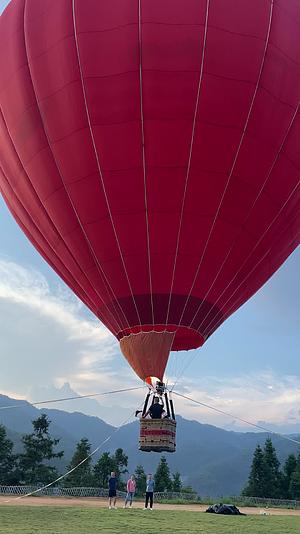 热气球飞行4K实拍视频视频的预览图