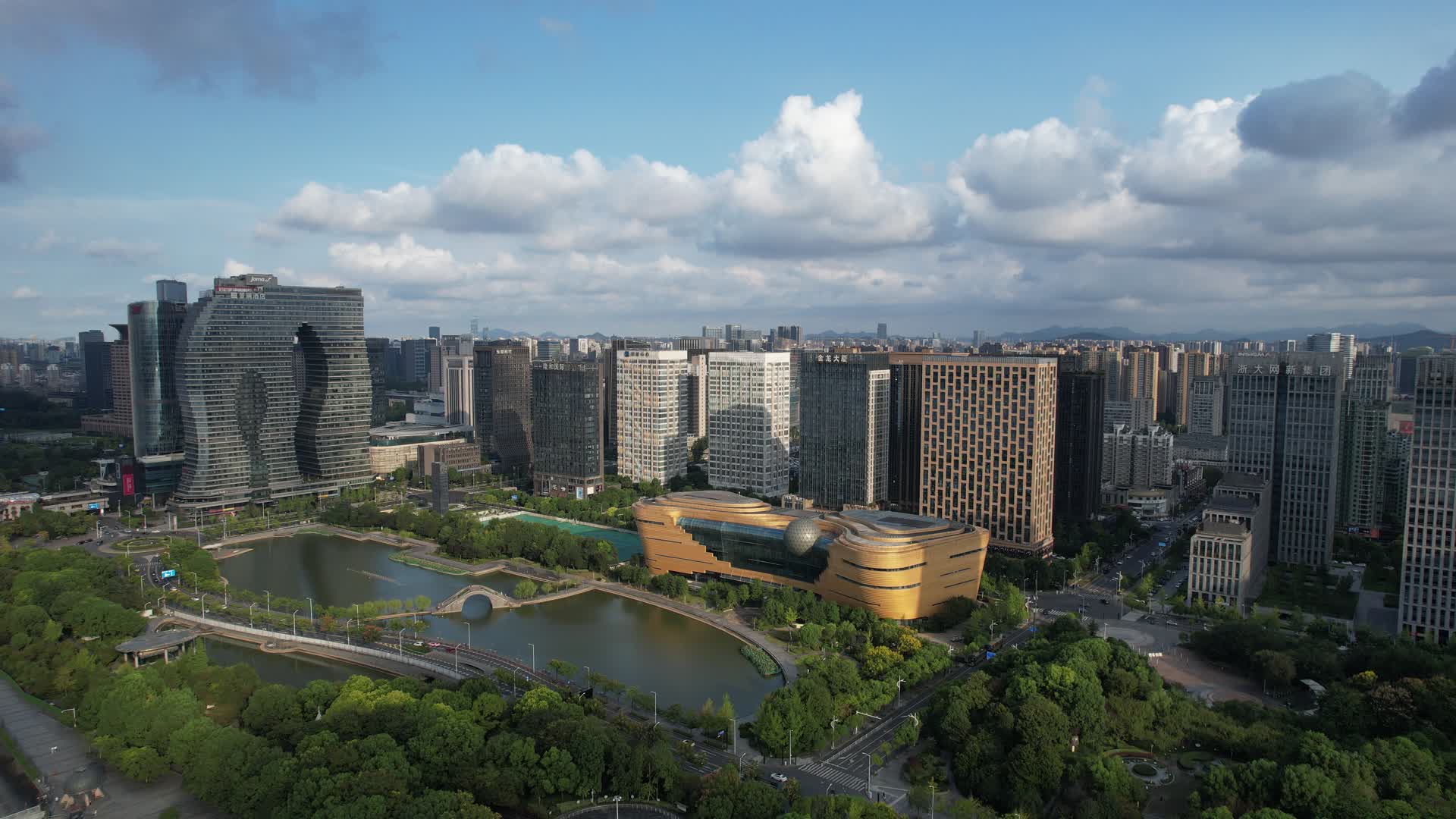 杭州君印酒店网红景点航拍4K风景视频视频的预览图
