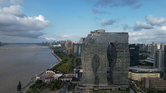 杭州君印酒店网红景点4K航拍视频视频的预览图