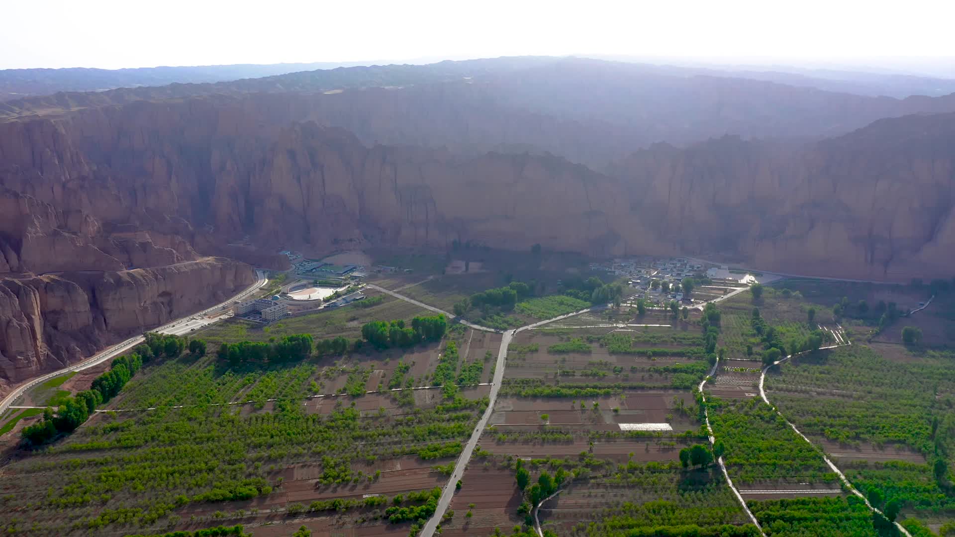 航拍黄土高原视频的预览图