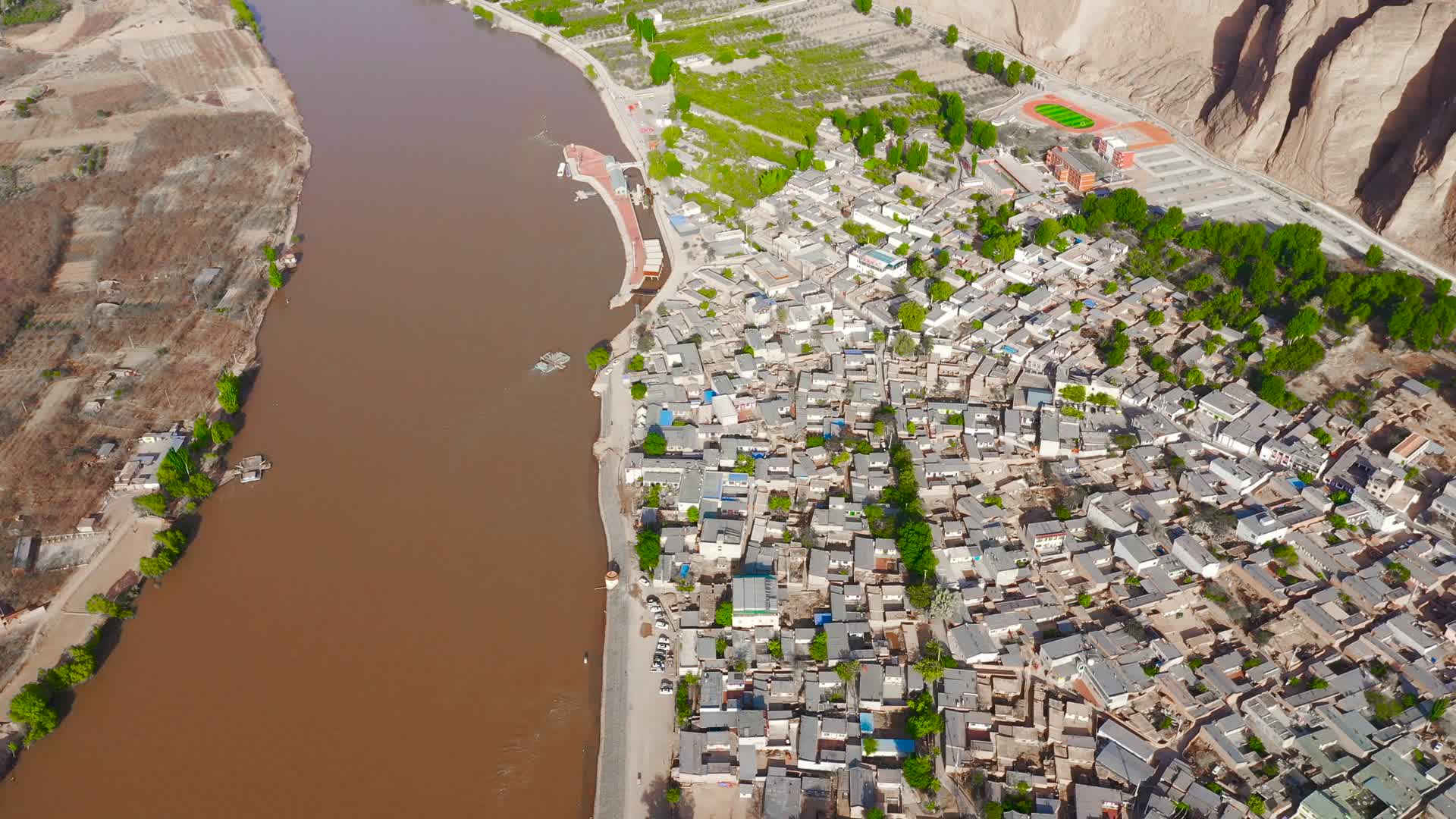 白银黄河石林醉龙湾村庄视频的预览图