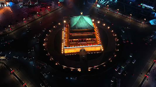 航拍西安钟楼夜景视频的预览图