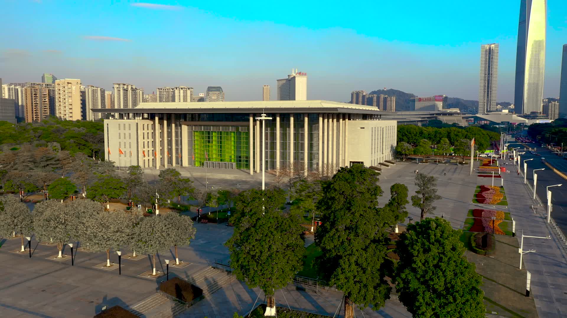 航拍东莞市会议大厦视频的预览图