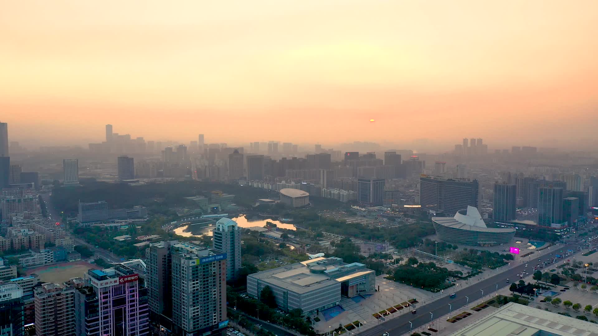 航拍东莞市中心视频的预览图