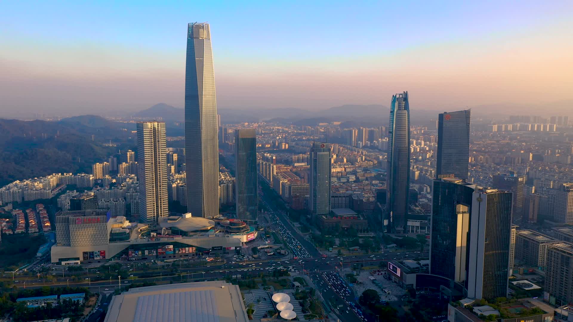航拍东莞市国贸中心视频的预览图