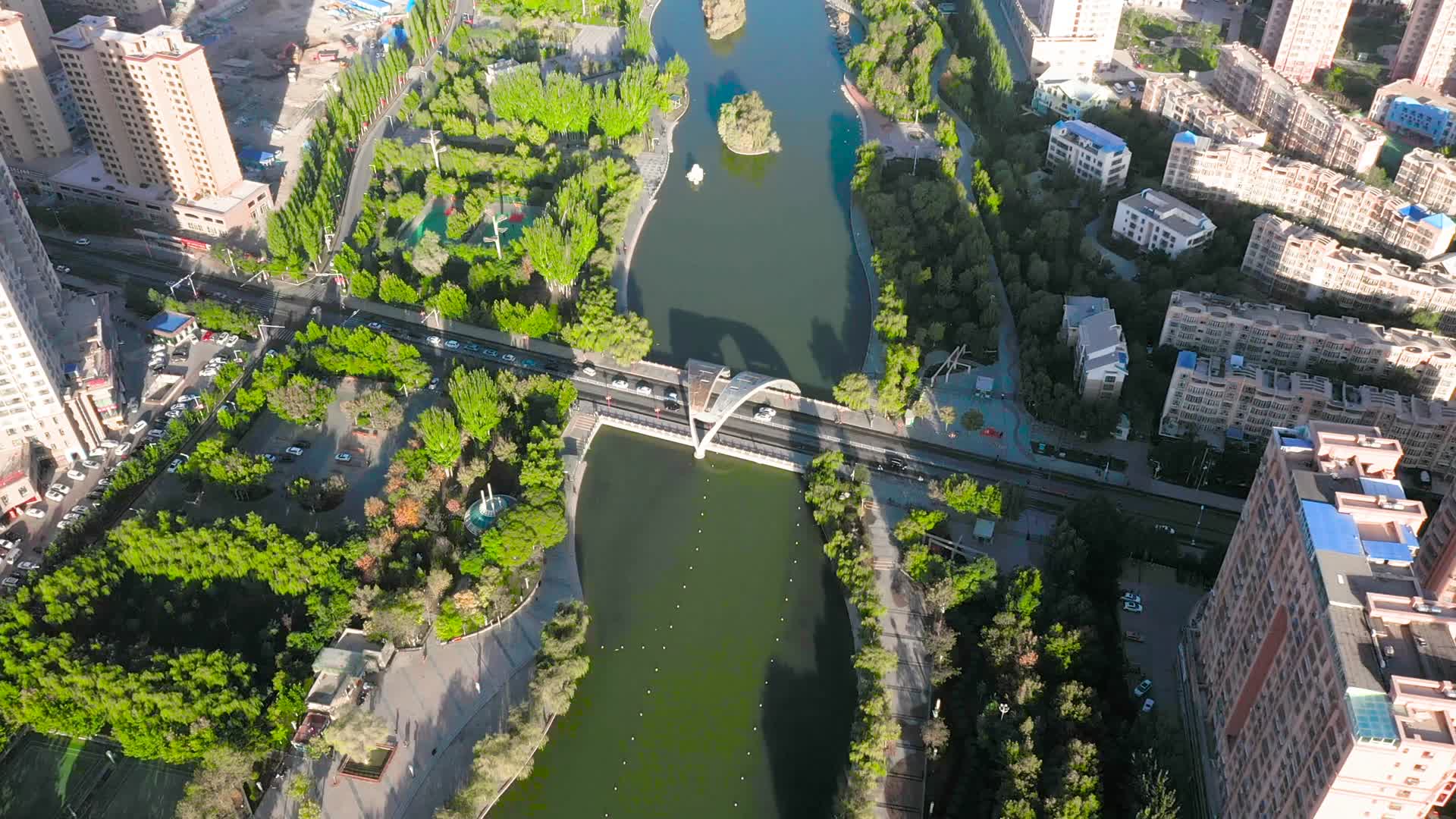 航拍阿克苏市多浪河一期视频的预览图