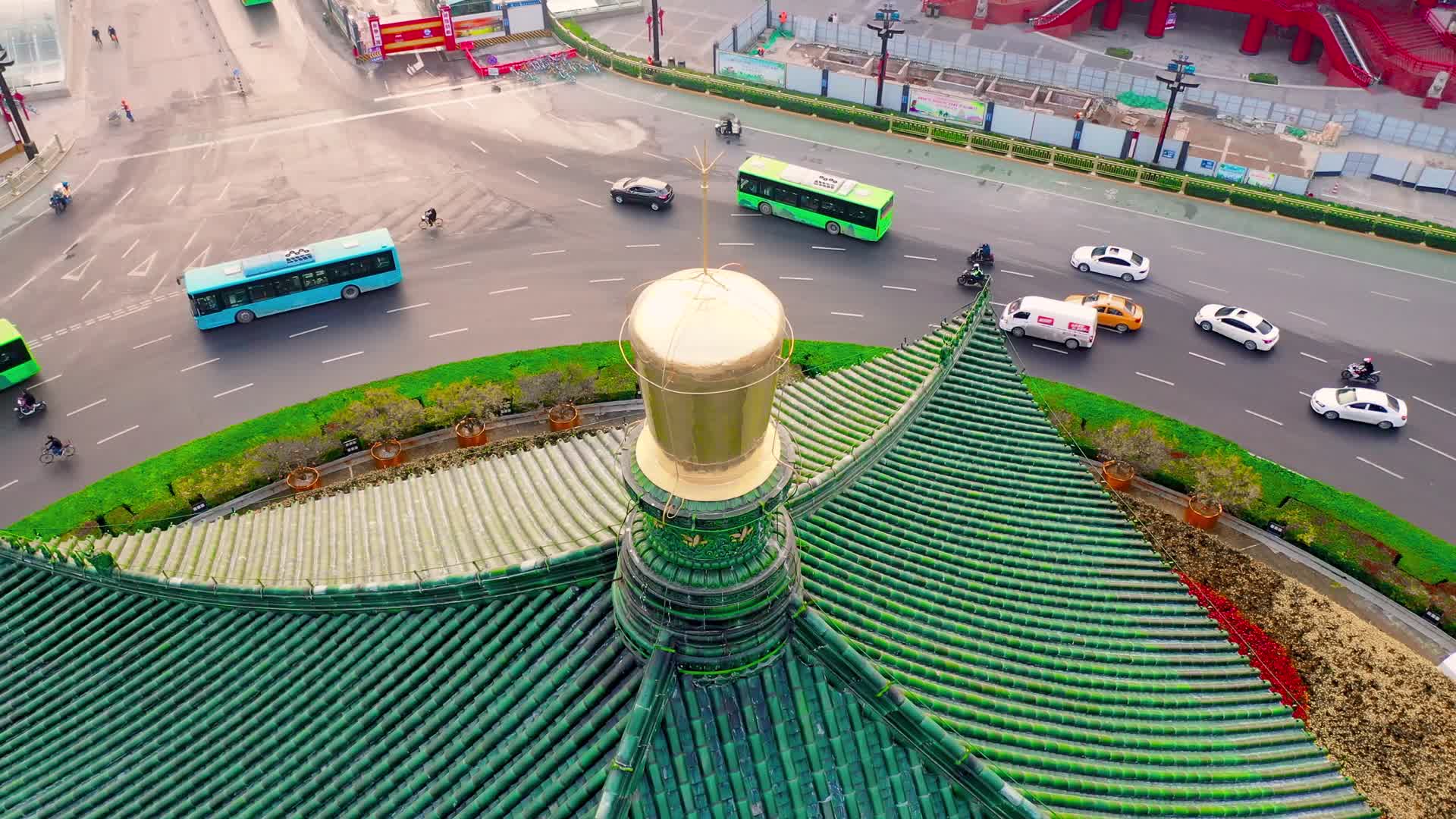 航拍西安钟楼视频的预览图