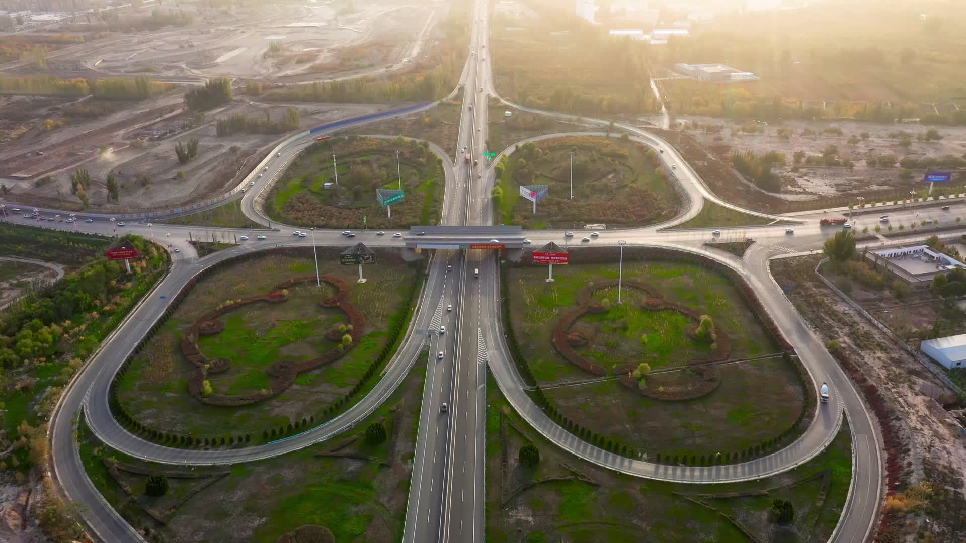 航拍高速公路视频的预览图