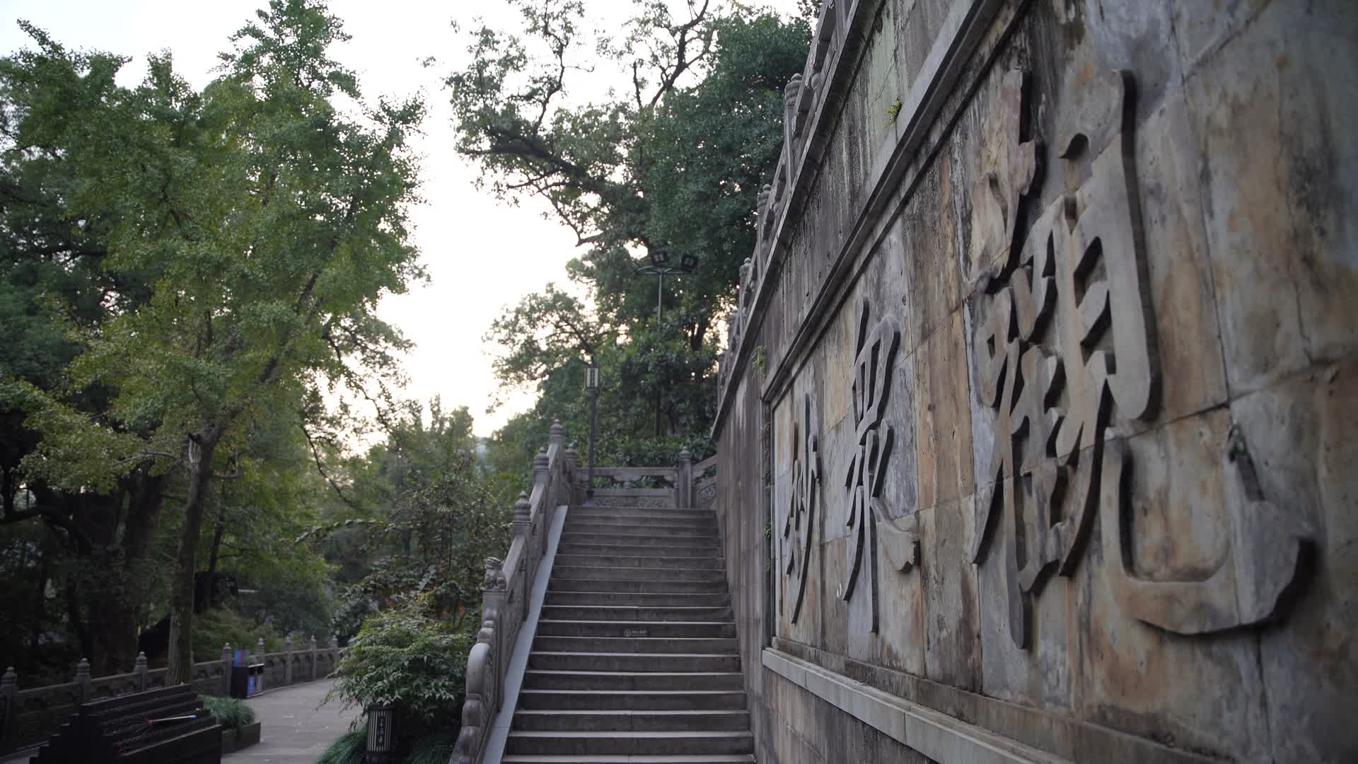 杭州飞来峰景区灵隐寺禅院4K风景视频视频的预览图