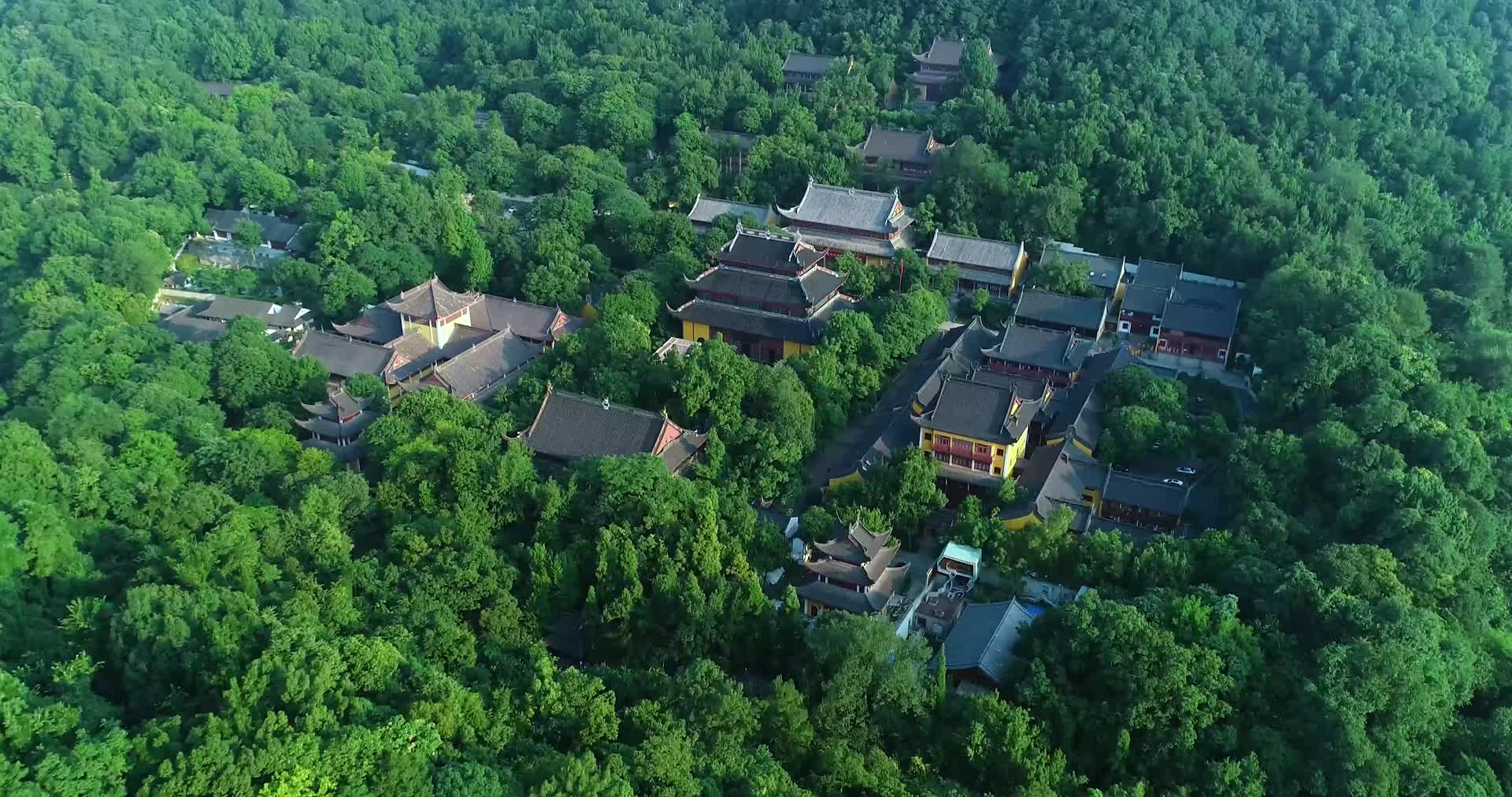 杭州飞来峰景区灵隐寺禅院航拍4K视频视频的预览图