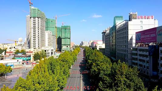 新疆阿克苏市区世纪广场视频的预览图