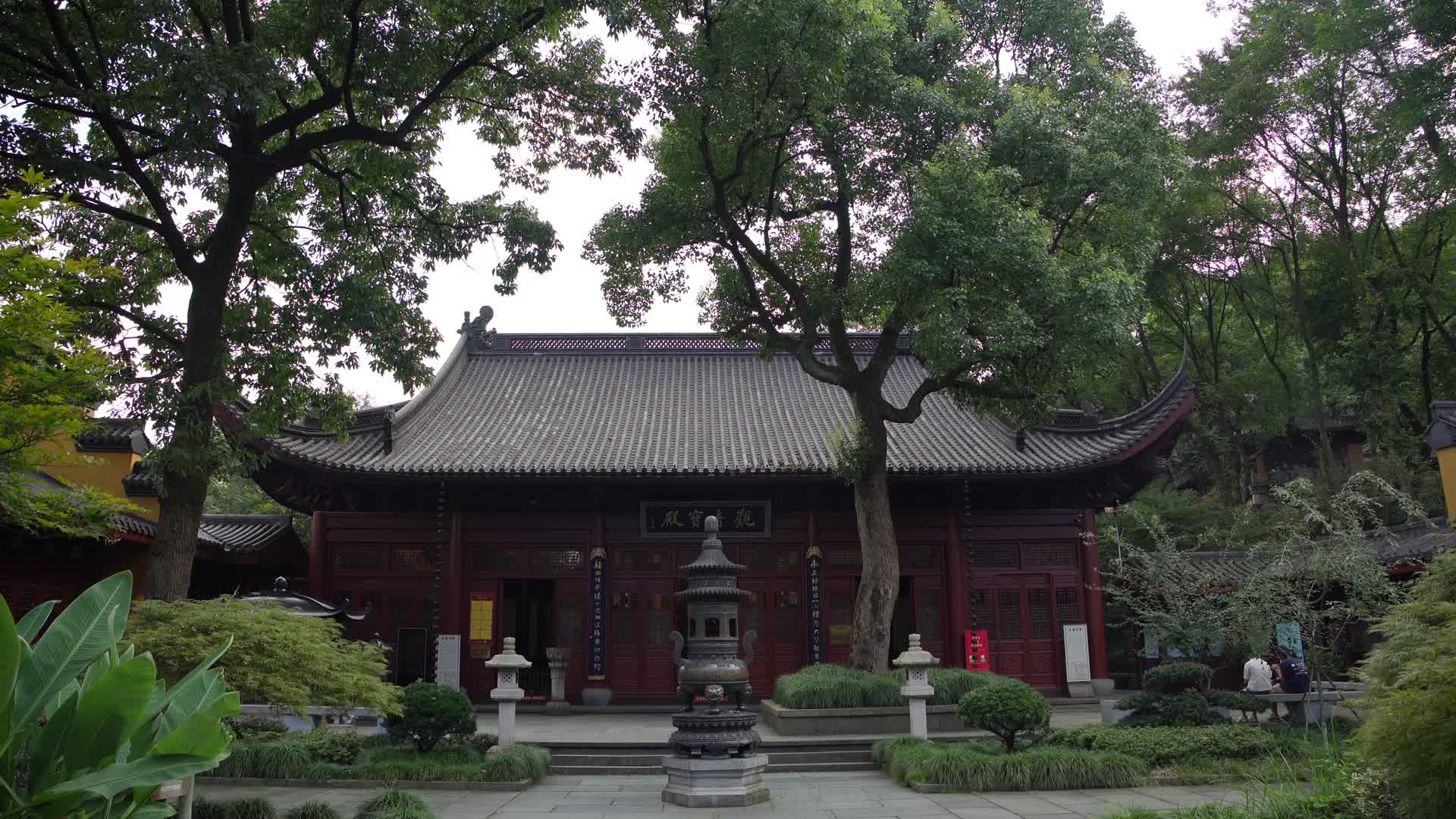 杭州飞来峰景区永福寺禅院4K视频视频的预览图