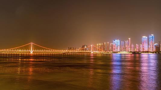 4K湖北武汉鹦鹉洲大桥夜景延时摄影视频的预览图
