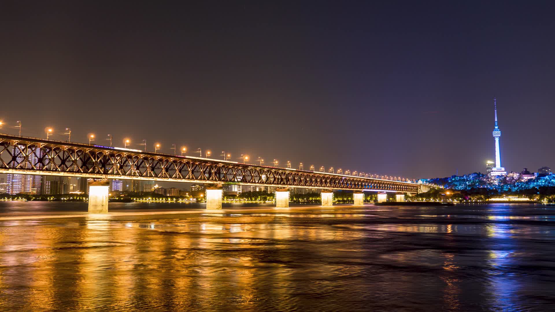 4K湖北武汉长江大桥夜景灯光延时摄影视频的预览图