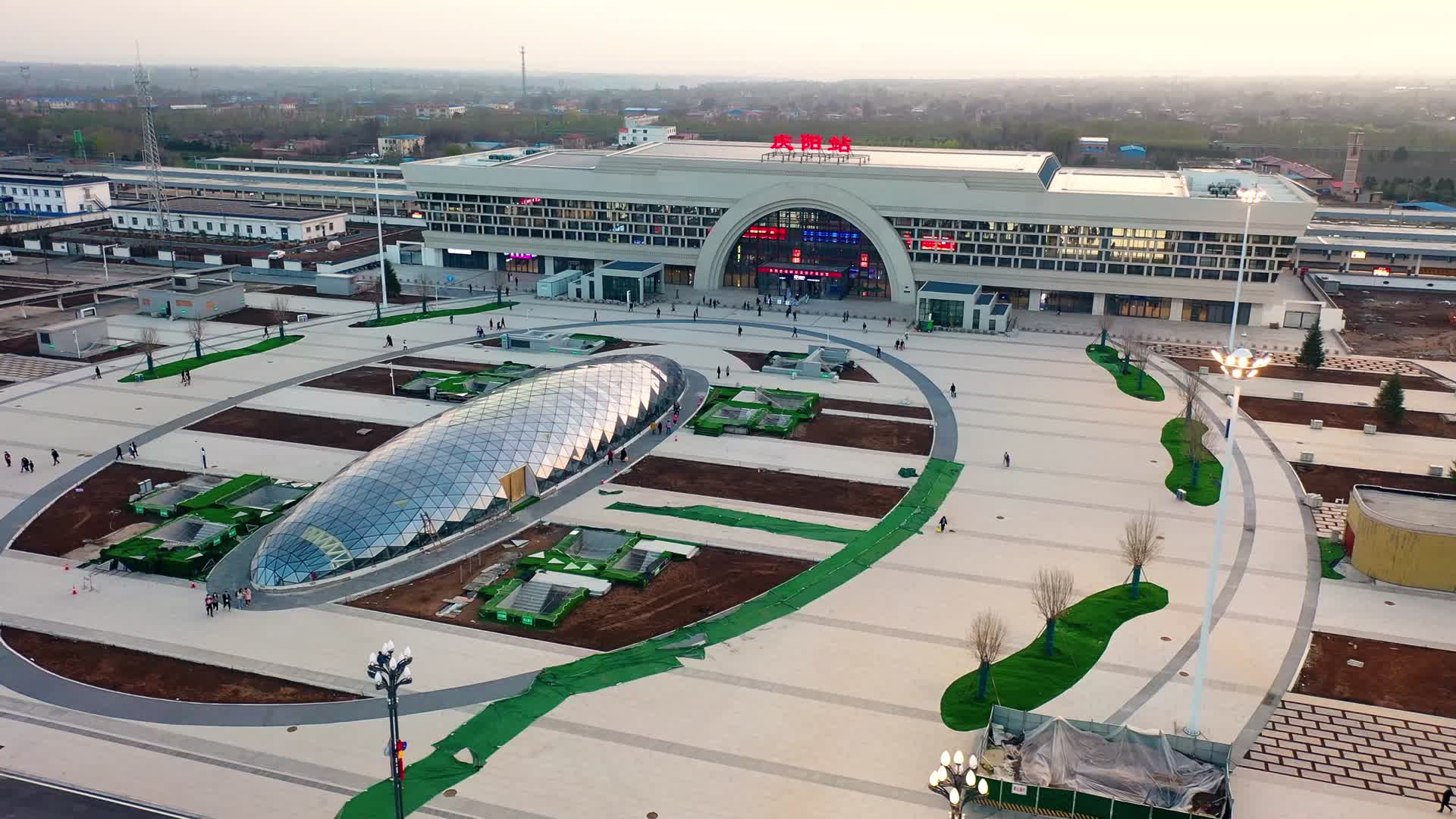 航拍甘肃庆阳市高铁站视频的预览图