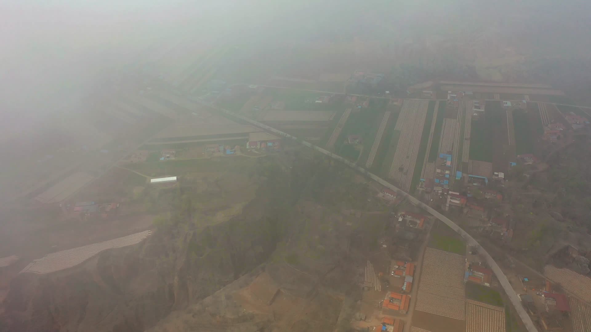 航拍甘肃庆阳市黄土高原梯田景观视频的预览图