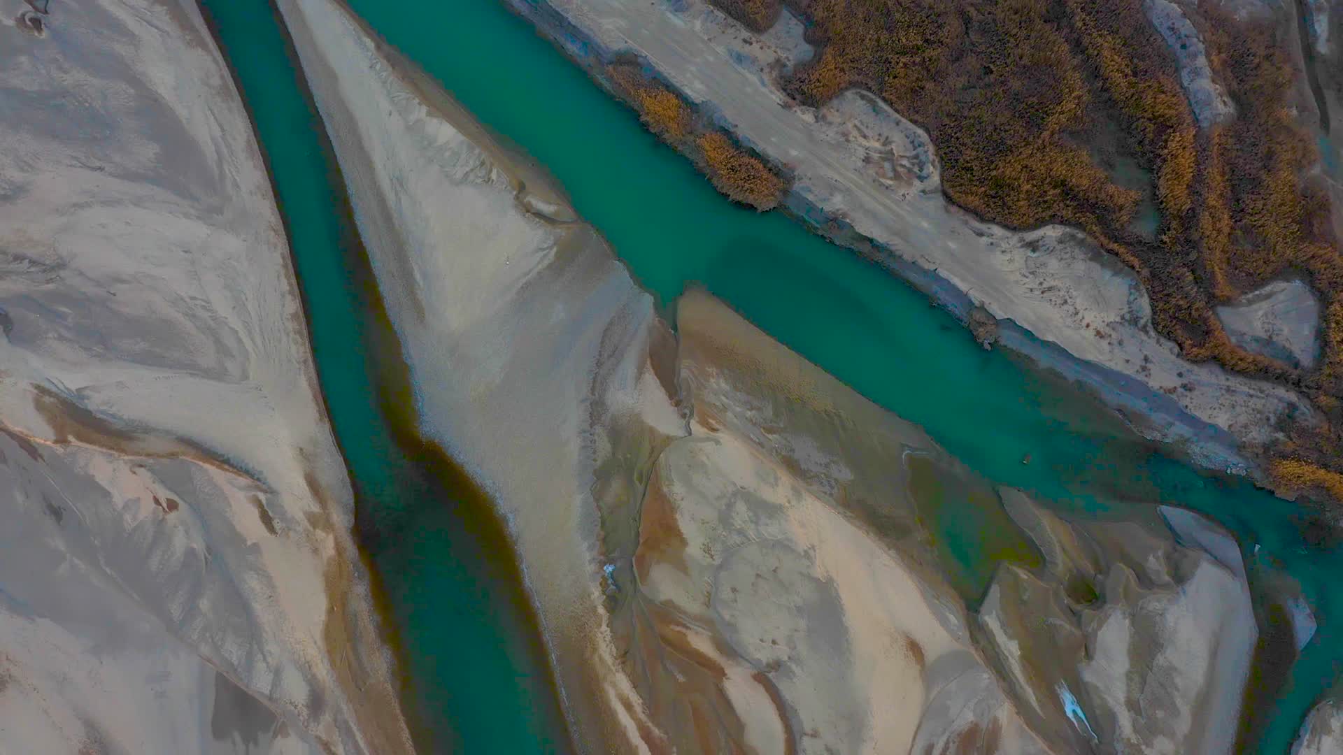 航拍塔里木河视频的预览图