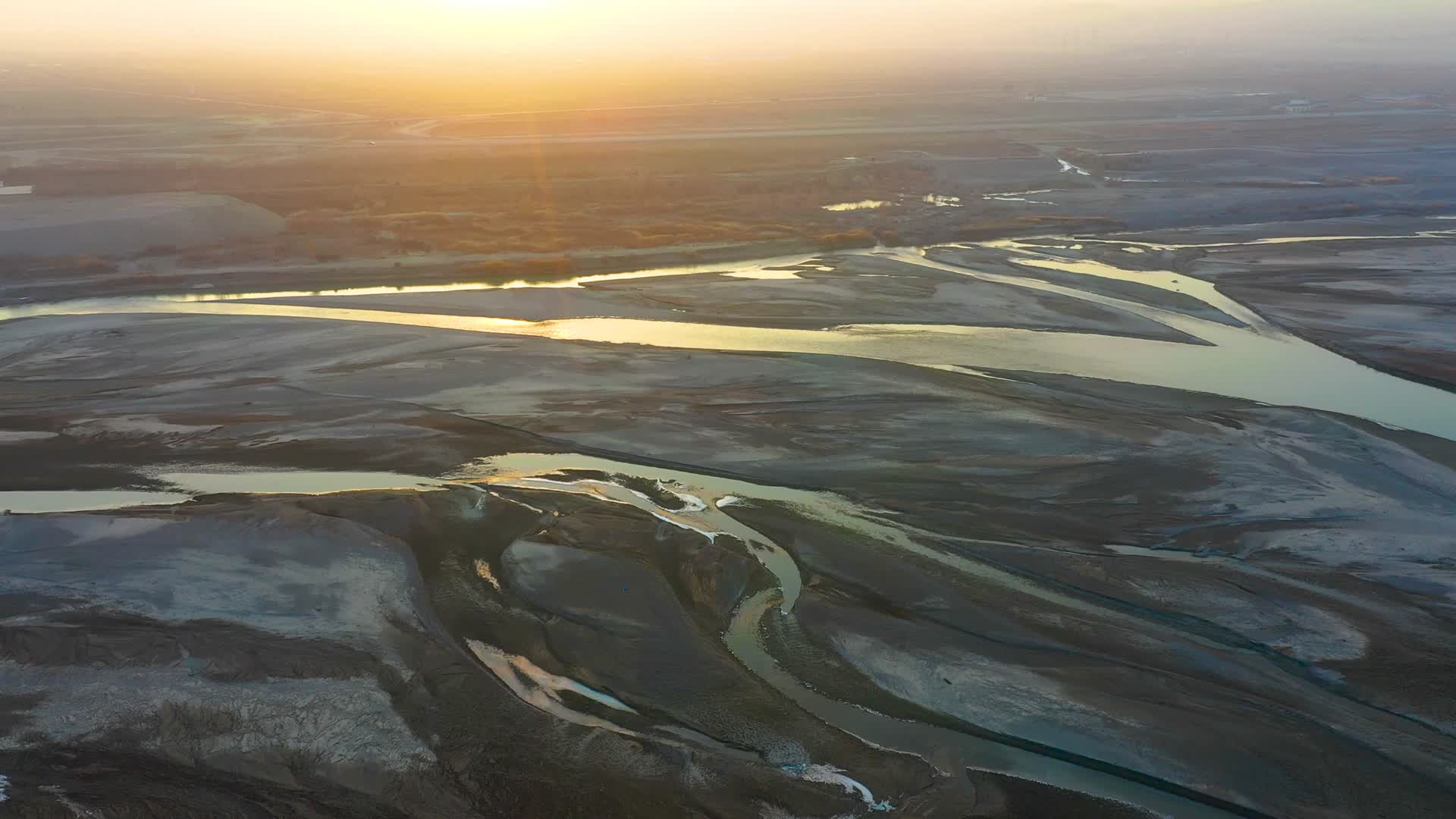 航拍塔里木河视频的预览图