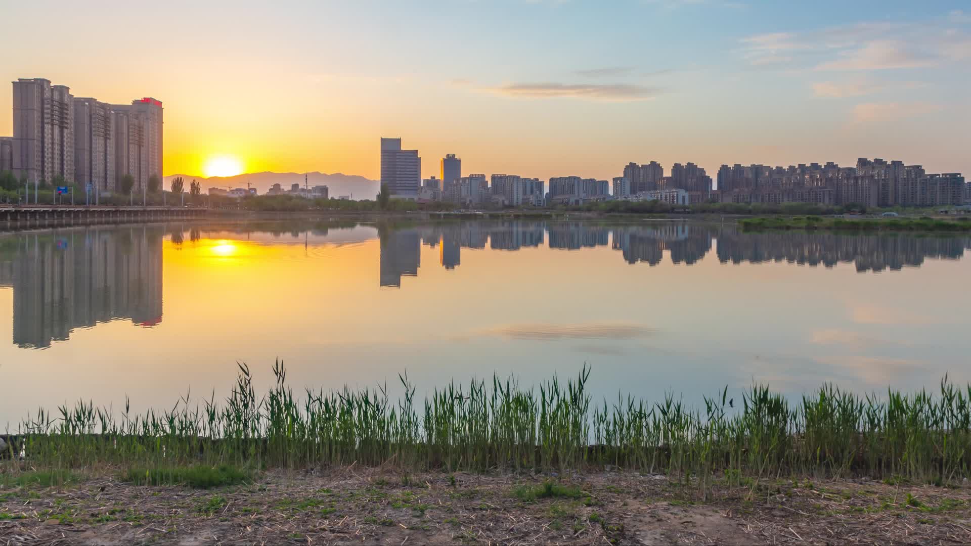 银川宝湖湿地公园夕阳视频的预览图