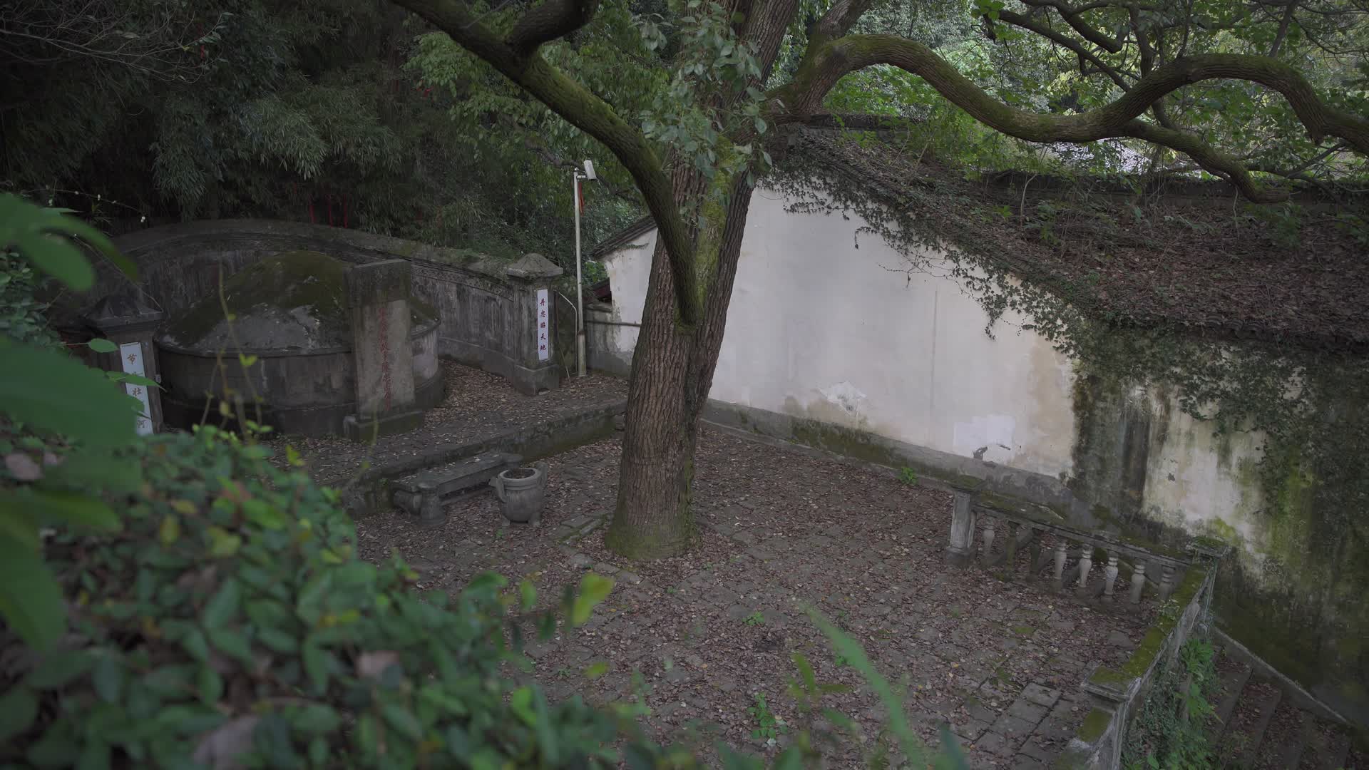 杭州宝石山景区陈文龙墓4K风景视频视频的预览图