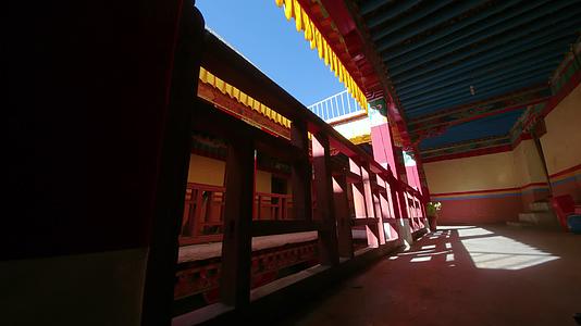 西藏寺庙朋仁曲德寺延时视频的预览图
