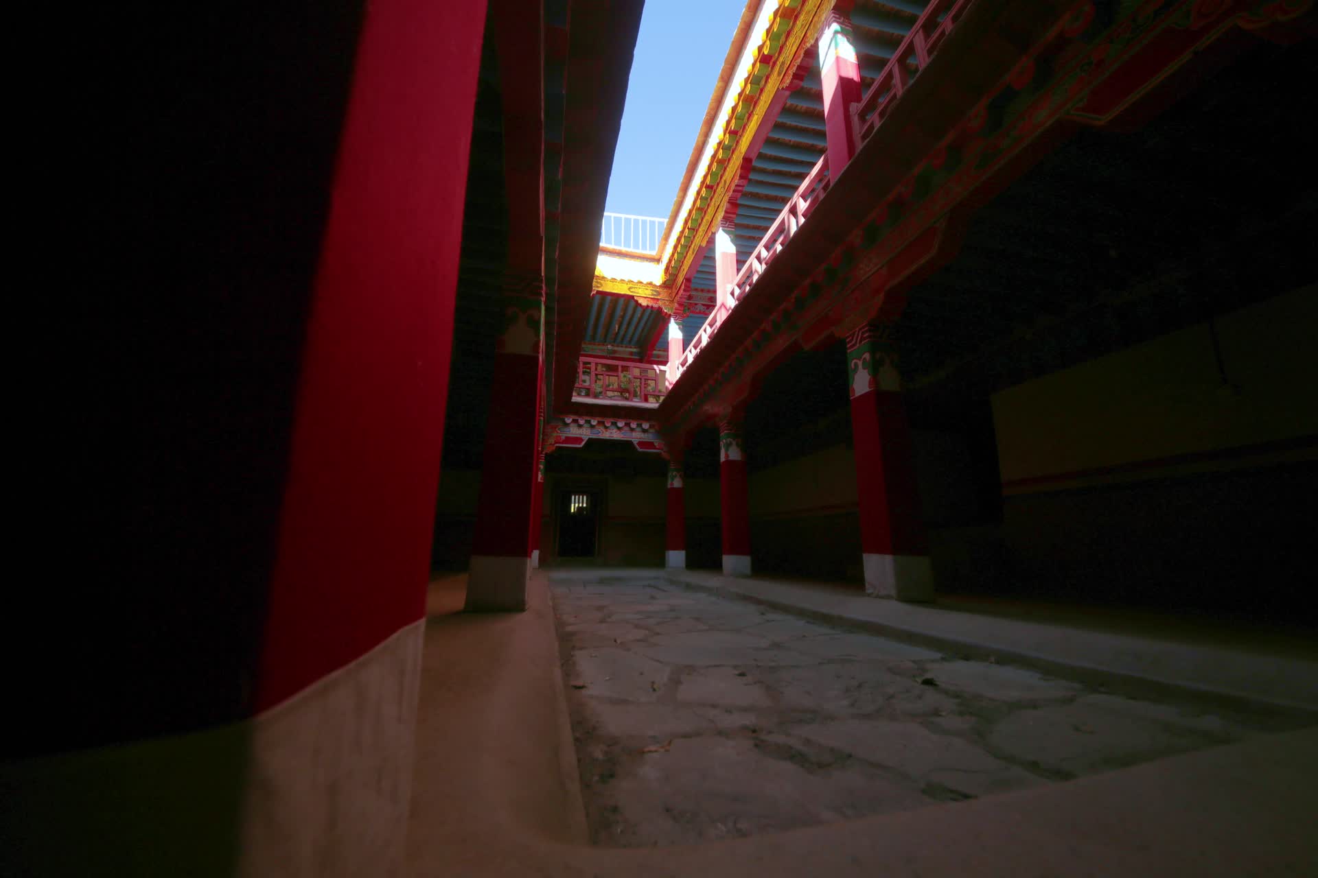 西藏寺庙朋仁曲德寺延时视频的预览图