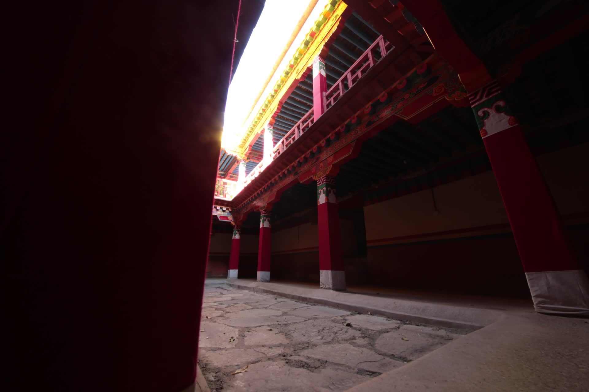 西藏寺庙朋仁曲德寺移动延时视频的预览图