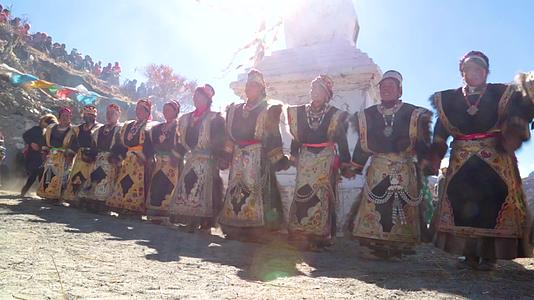 西藏藏族牧民舞蹈视频的预览图