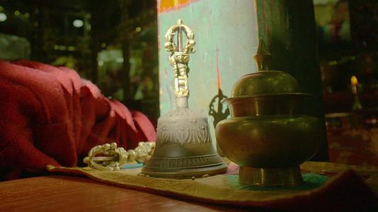 西藏寺庙朋仁曲德寺招魂铃视频的预览图