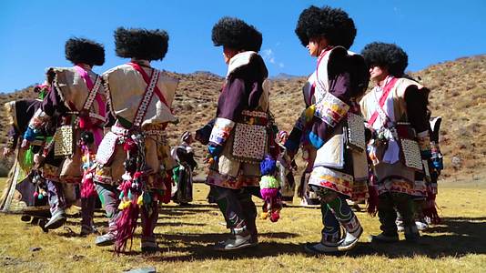 西藏藏族牧民舞蹈金东牧民节视频的预览图