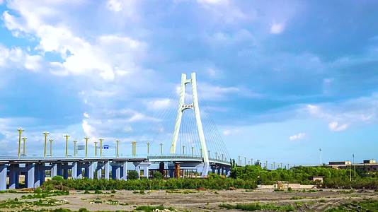 新疆阿克苏市纺织大桥视频的预览图