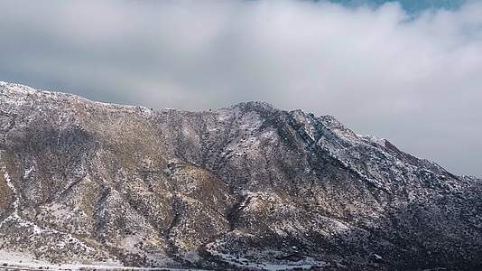 新疆雪山视频的预览图