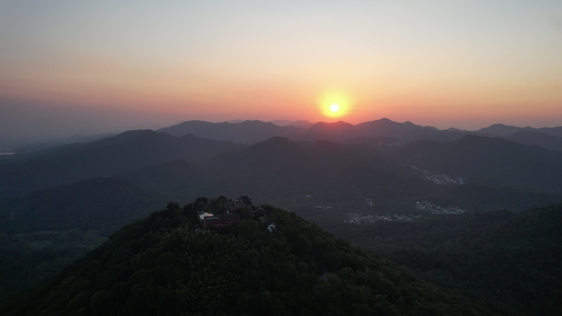杭州玉皇山景区福星观航拍4K风景视频视频的预览图