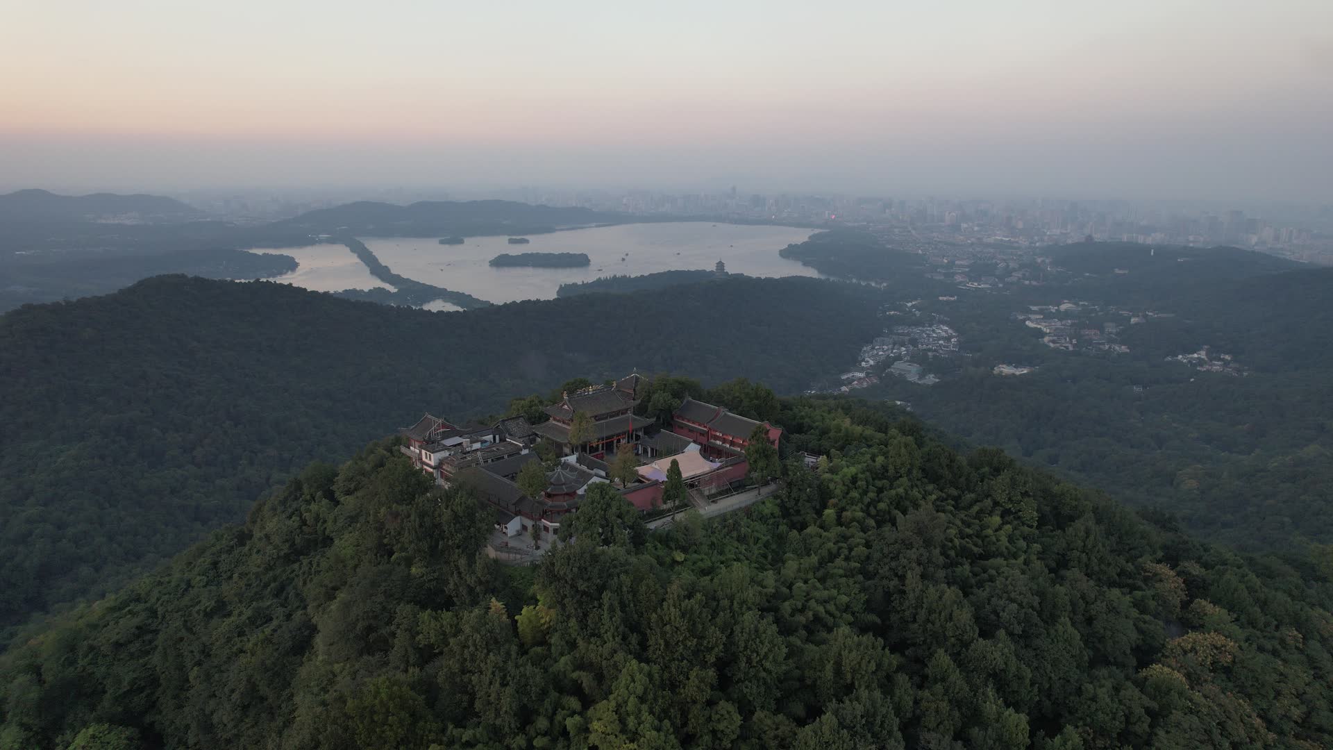 杭州玉皇山景区福星观航拍4K视频视频的预览图