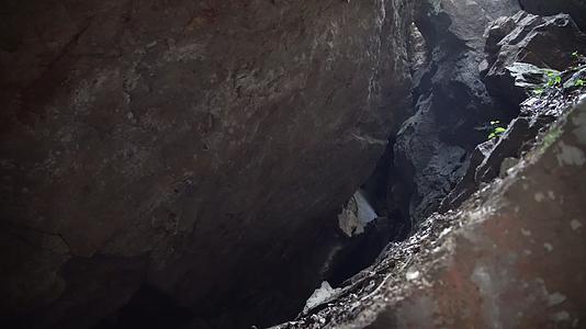 杭州宝石山景区蝙蝠洞4K风景视频视频的预览图
