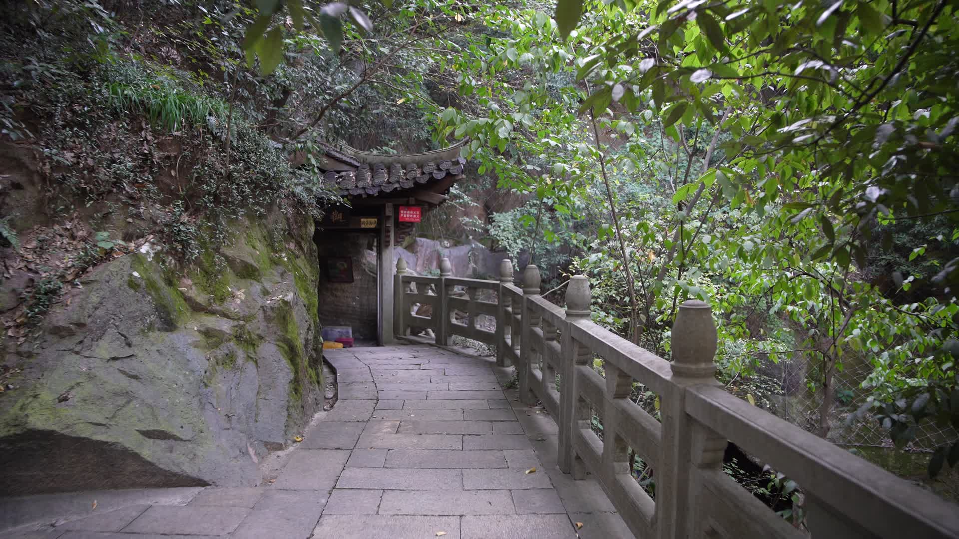 杭州宝石山景区金鼓洞4K风景视频视频的预览图