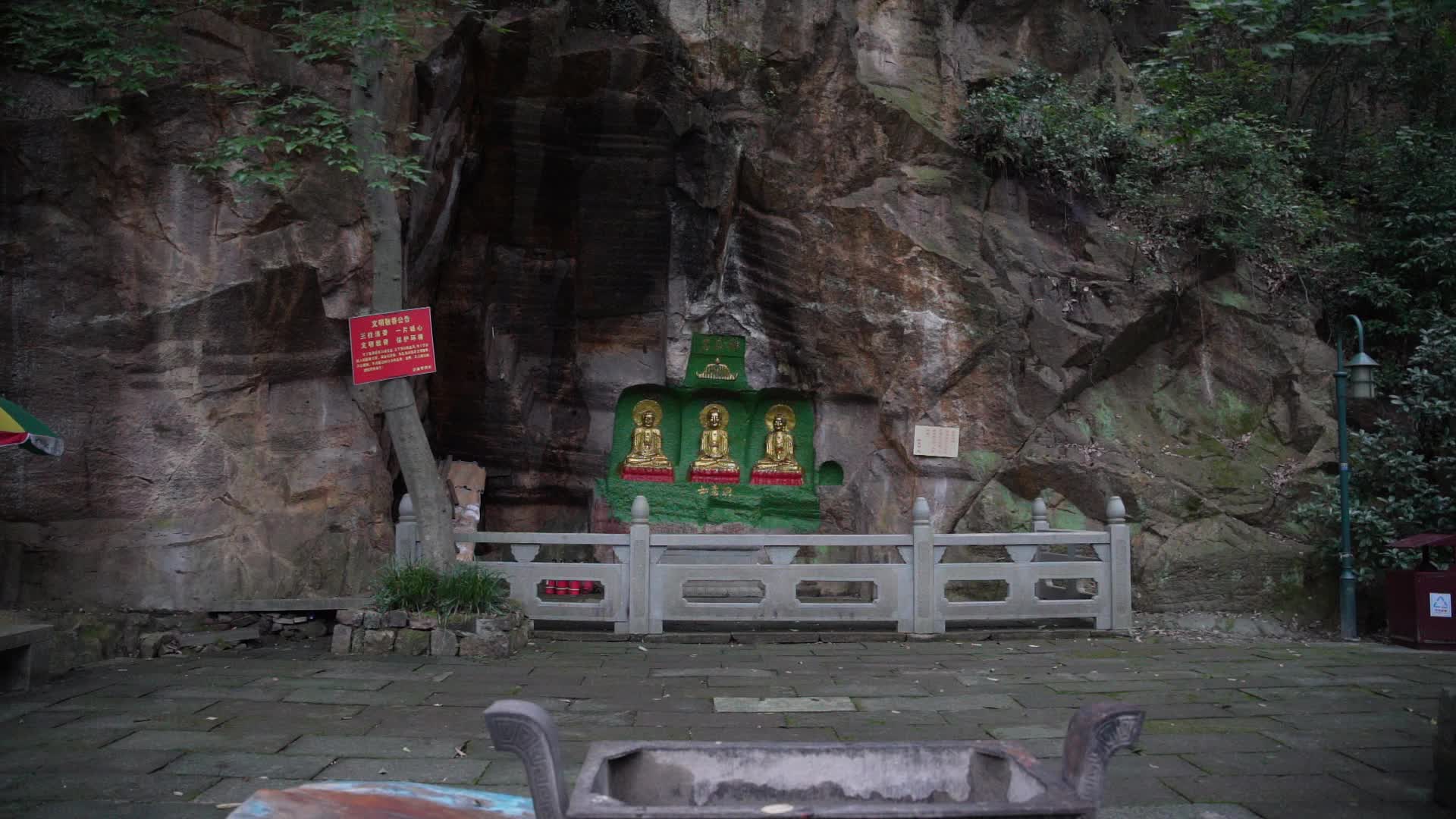 杭州宝石山景区佛石岩风景视频视频的预览图