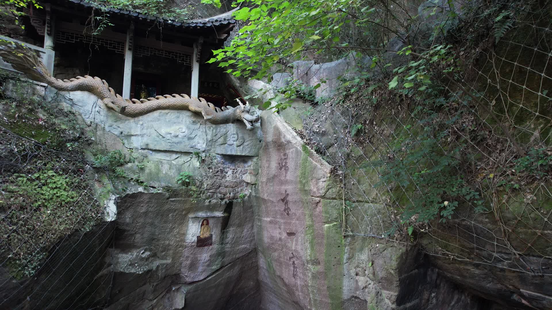 杭州宝石山景区金鼓洞航拍4K风景视频视频的预览图