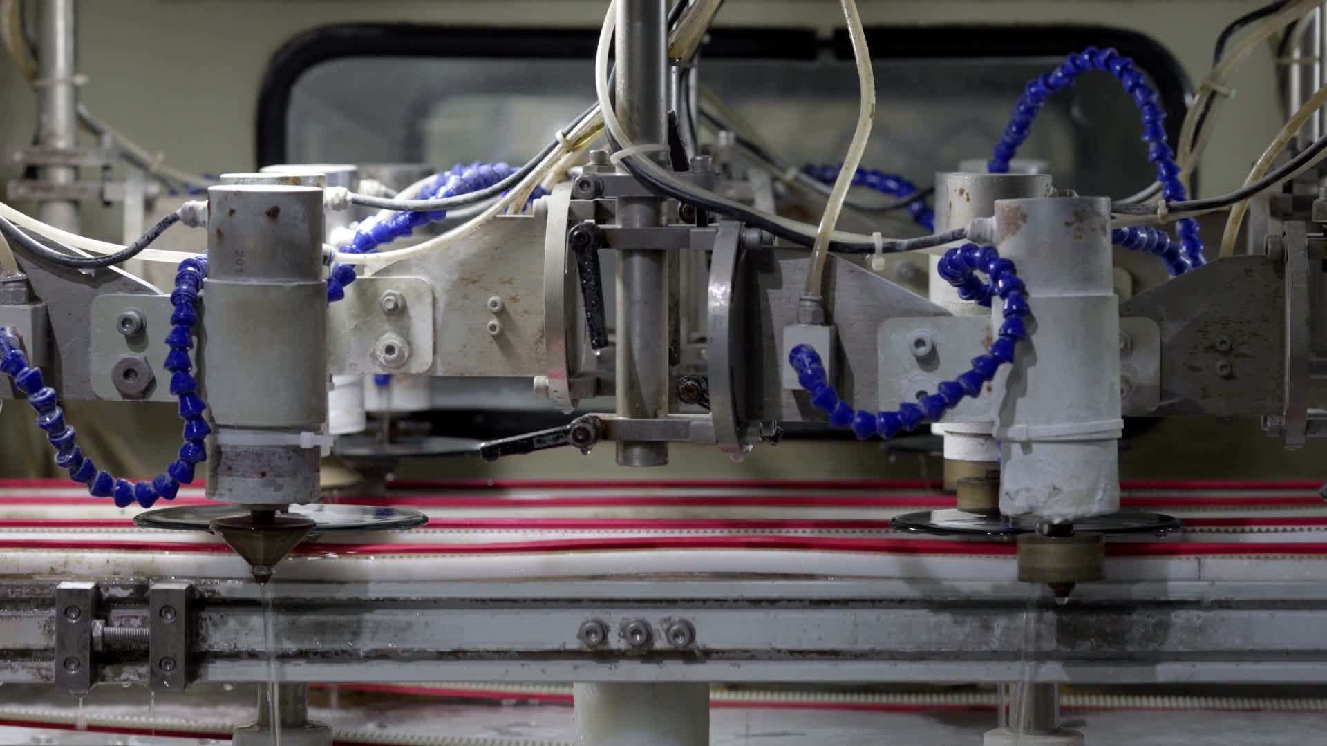 4K汽配车间加工工厂流水线制造业视频的预览图